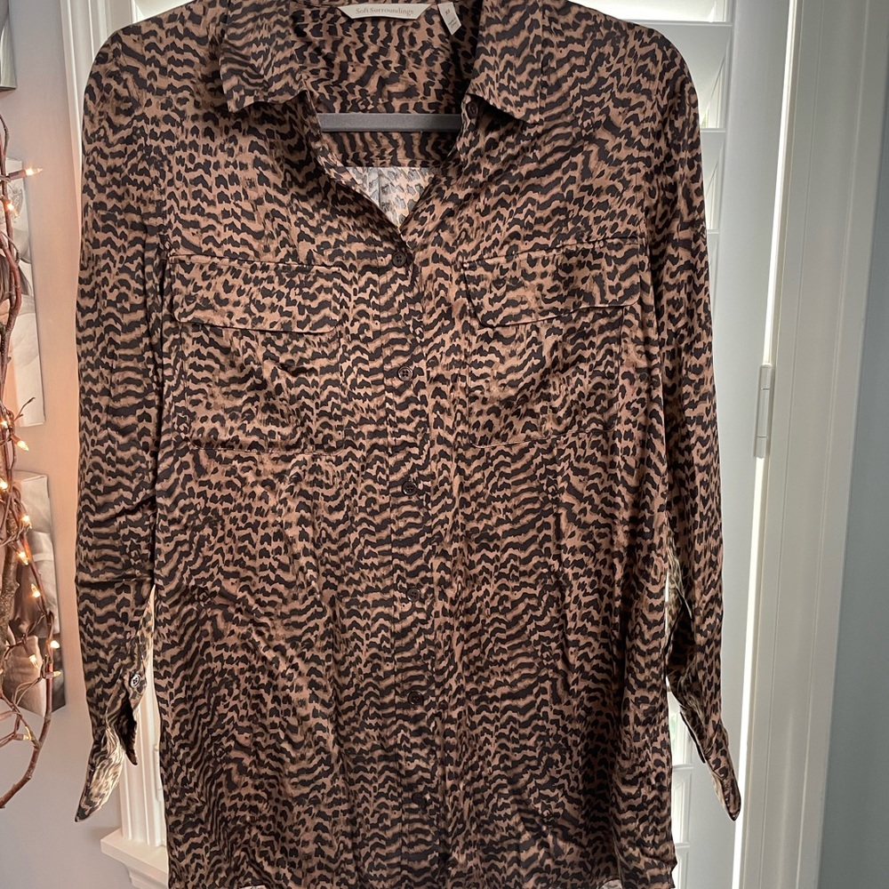 Women’s 100 % Silk blouse size XS